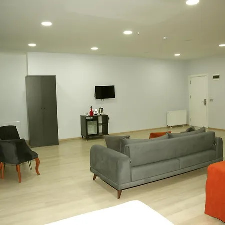 Zoom Hotel *