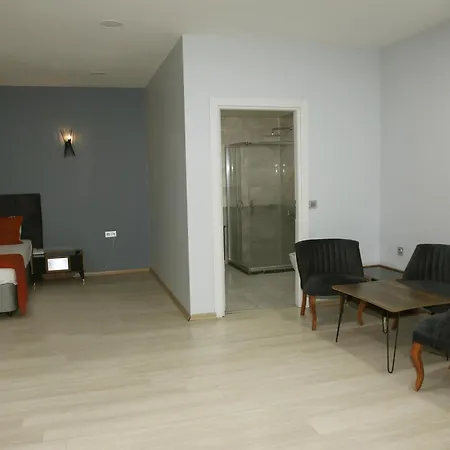 Zoom Hotel *