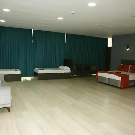 Zoom Hotel